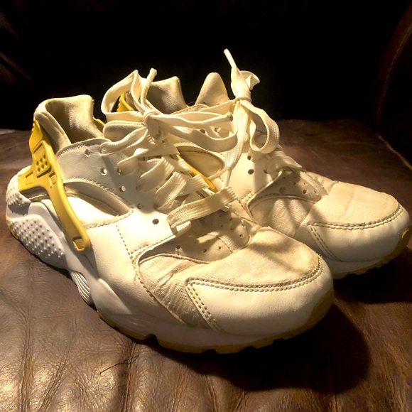 Nike Shoes - Nike Air Huarche Youth Triple White 5.5 sneaker